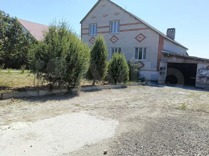 Дом 198 м² на участке 15 сот.