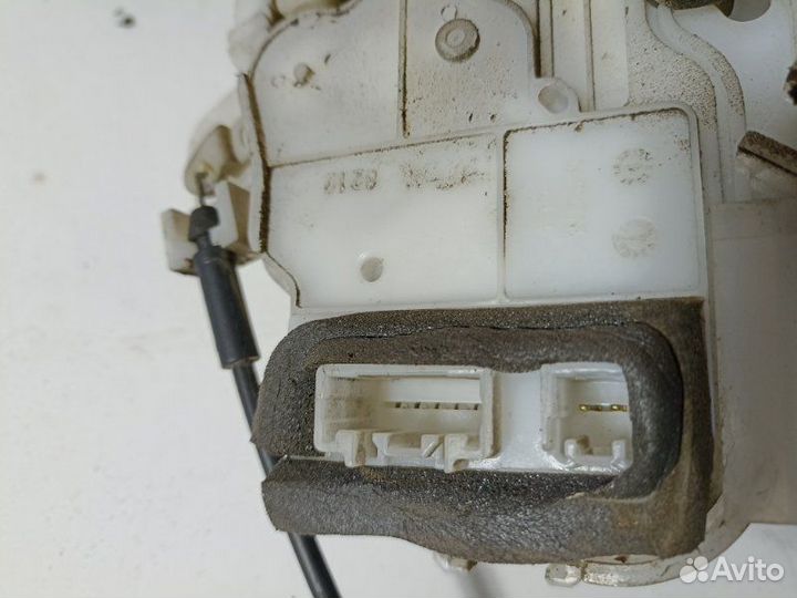 Замок двери задний левый Subaru Impreza G12