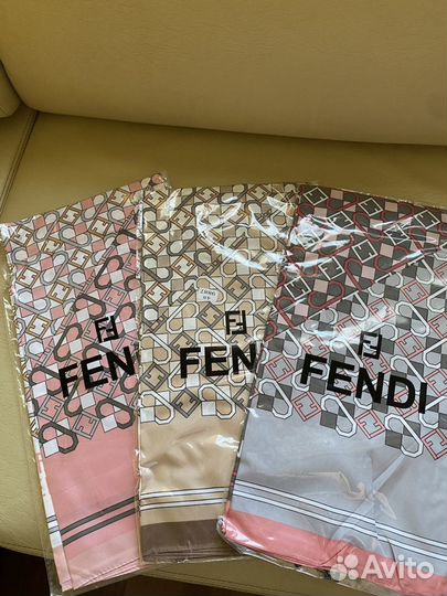 Женский шелковый платок Fendi