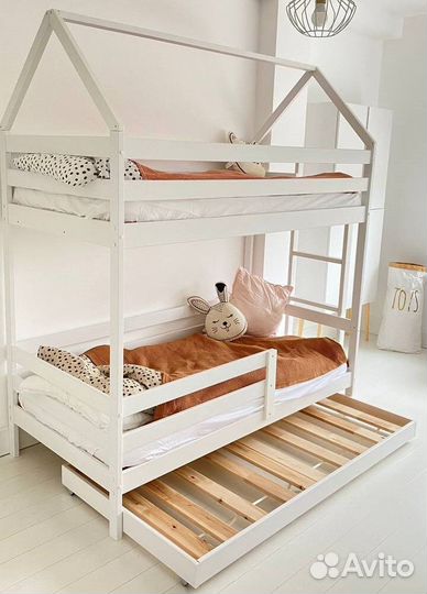 Двухъярусная кровать