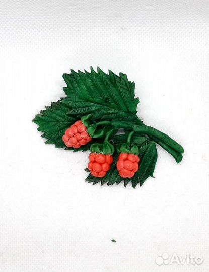 Брошь ручной работы малина
