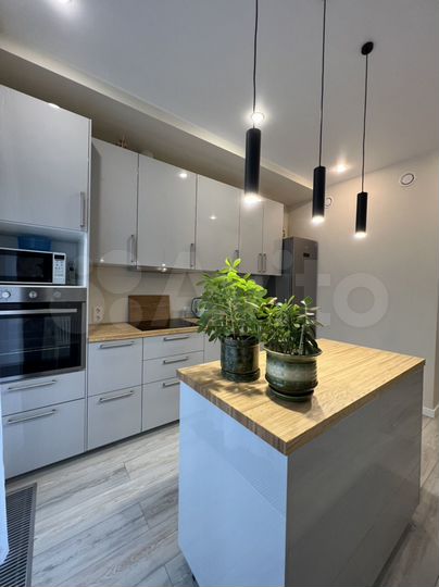 3-к. квартира, 100 м², 2/4 эт.