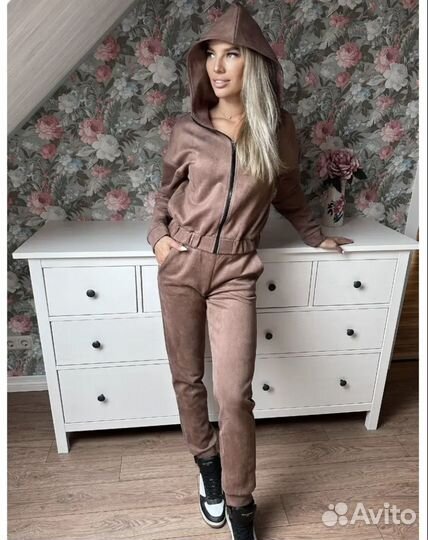 Спортивный костюм женский