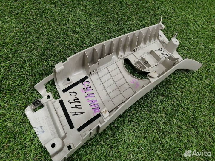 Обшивка стойки кузова передняя правая Mitsubishi