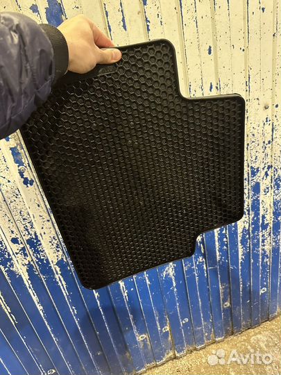 Продам коврики на весту