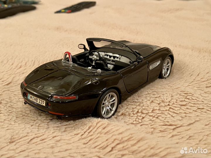 Модель автомобиля BMW Z8 1/24