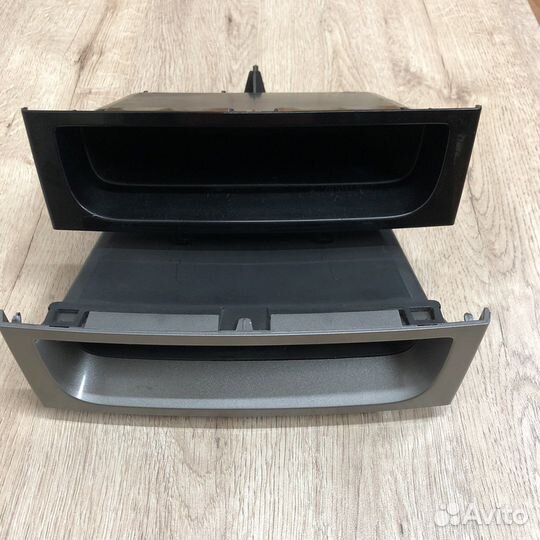 Ящик центральной консоли Peugeot 408