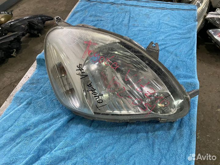 Фара правая Toyota Vitz (10)
