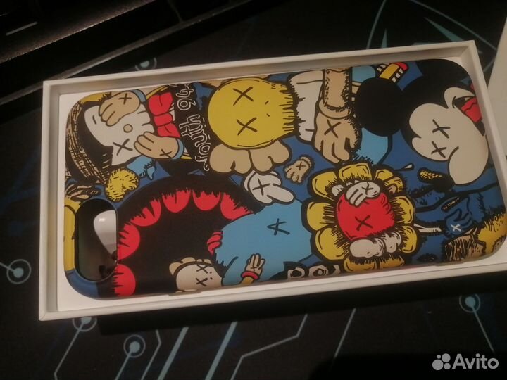 Коробка с чехлом на айфон 7