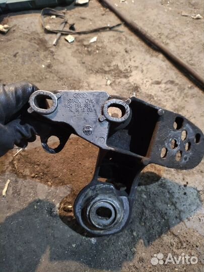 Кронштейн опоры двигателя правый audi a4b5
