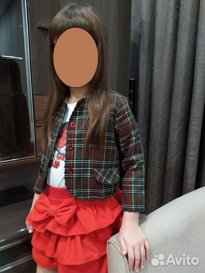 Продам пакетом пиджак, сарафан, юбку на девочку