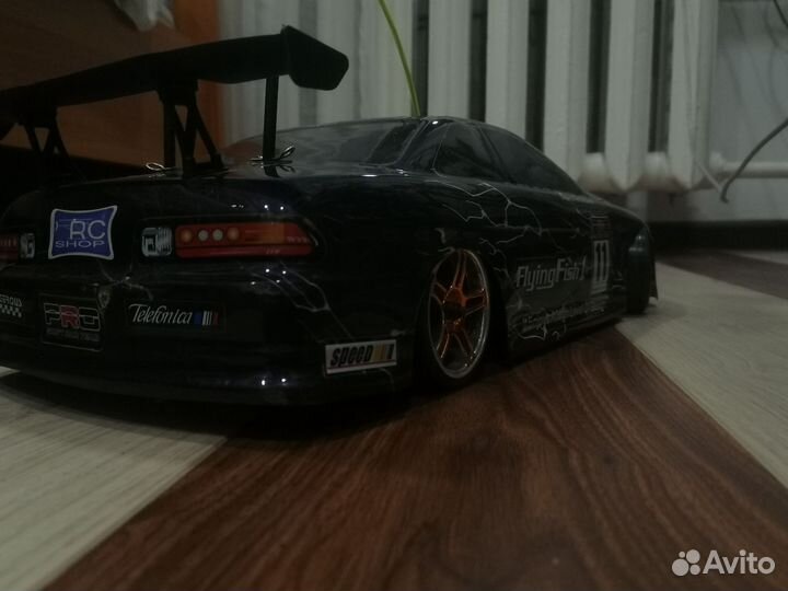 Машина на радиоуправлении для дрифта