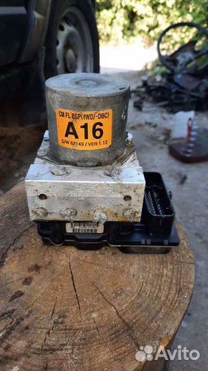 Блок abs Hyundai Santa Fe CM G4KE 2010