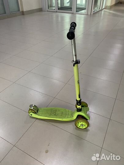 Самокат детский со светящимися колесами