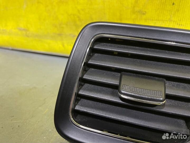 Дефлектор воздушный передний правый Kia Ceed Jd