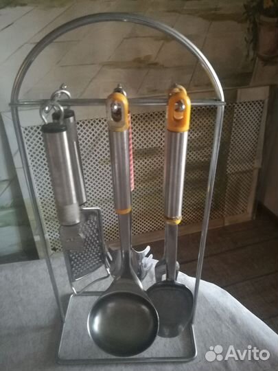 Кухонные : вилки,ложки и т.д