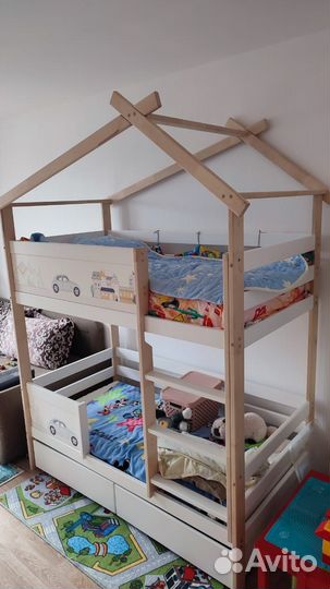 Детская двухъярусная кровать из дерева