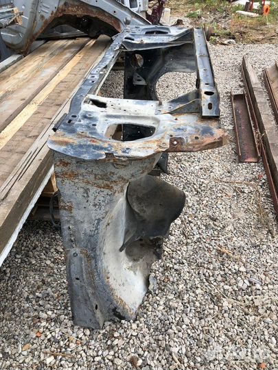 Nissan Patrol Y60 панель передняя телевизор