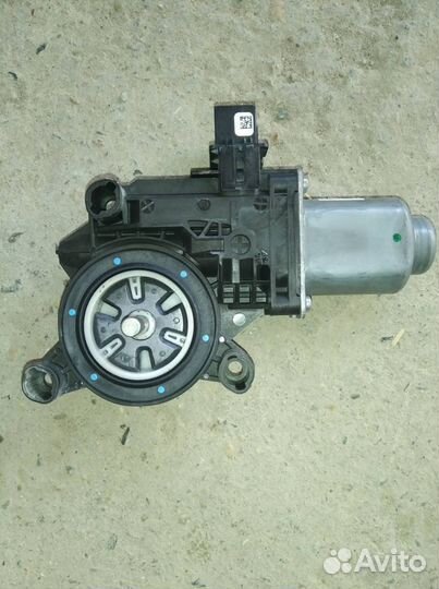 Мотор стеклоподъемника задней правой двери Polo