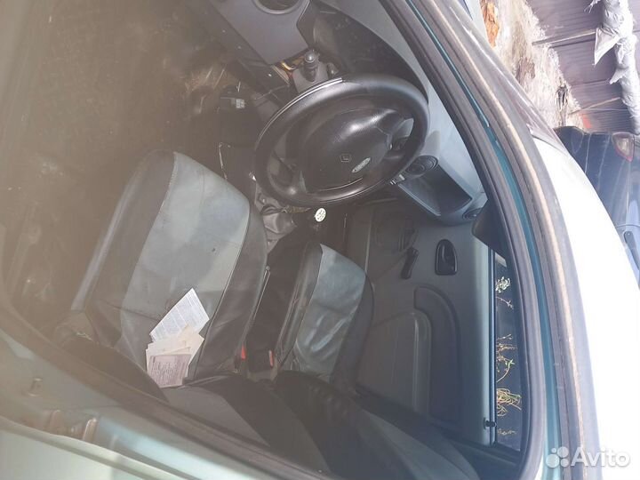 Renault Logan 1.4 МТ, 2010, битый, 300 000 км