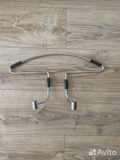 Автомобильная вешалка на подголовник