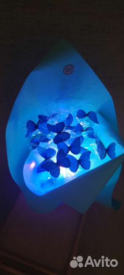 Светильник из бабочек в букете