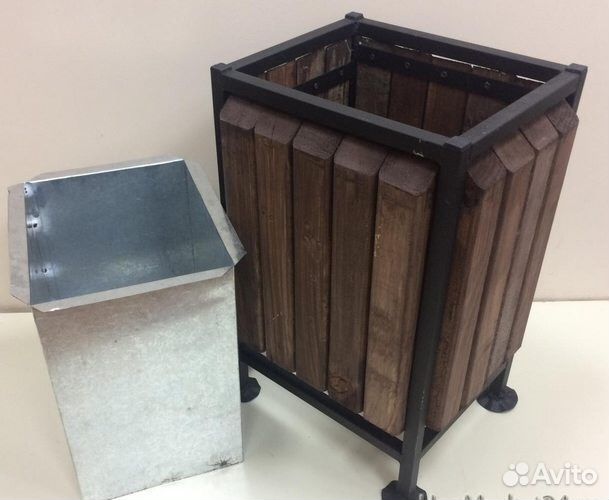 Уличная урна для мусора