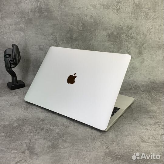 MacBook Pro 13 2017 i5/8gb/512gb Silver