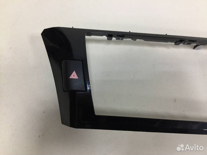 Рамка магнитолы Toyota Corolla E180 2013