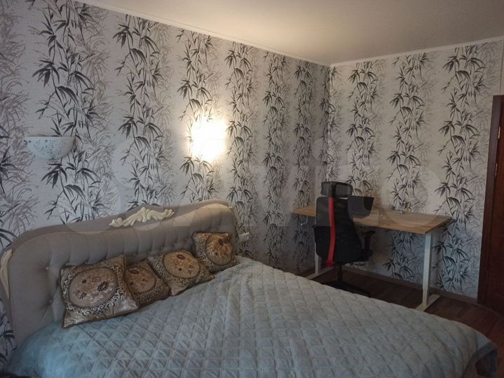 4-к. квартира, 90 м², 4/10 эт.