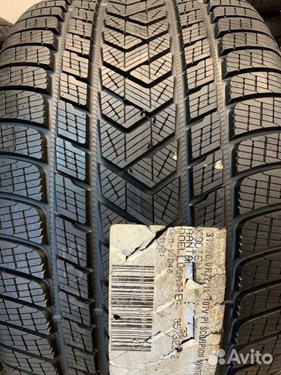 Pirelli Scorpion Winter 275/35 R22 и 315/30 R22 104V