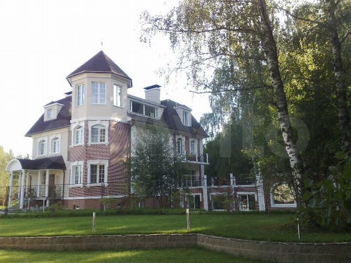 Коттедж 668 м² на участке 40 сот.