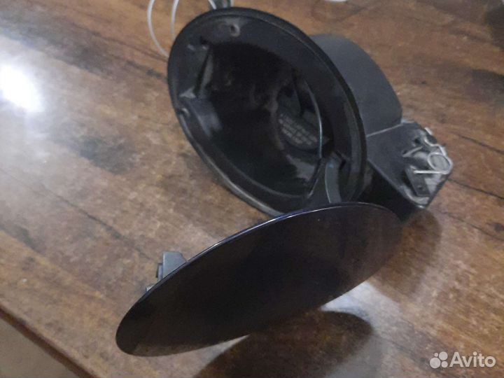 Лючок бензобака jeep cherokee 2014