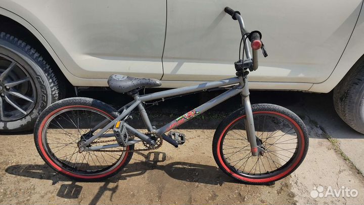 Трюковой велосипед BMX Mongoose Capture