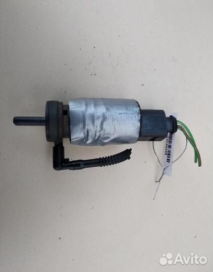 Насос омывателя Volkswagen Golf