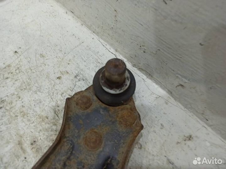 Рычаг передний левый нижний