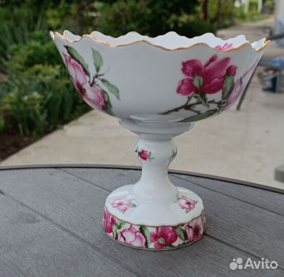 Ваза для фруктов на ножке