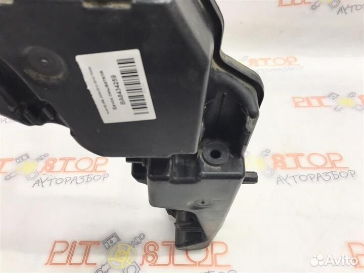 Бачок омывателя Audi Q5 (8R) 2008-2012