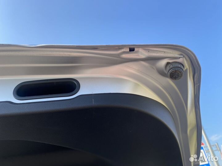 Дверь багажника Honda FIT