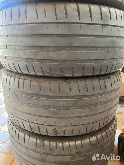 Michelin Pilot Sport 4 235/40 R18 95Y