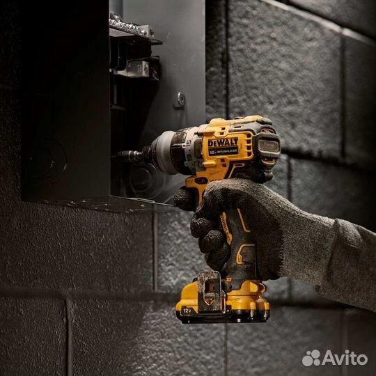 Шруповерт DCD703F1 Dewalt с 4 насадками в комплект