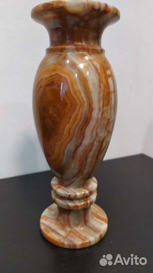 Ваза из оникса
