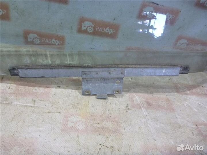 Стекло двери переднее правое Volkswagen Caravelle