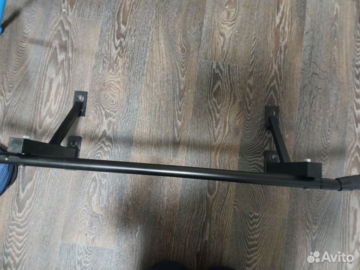 Турник настенный