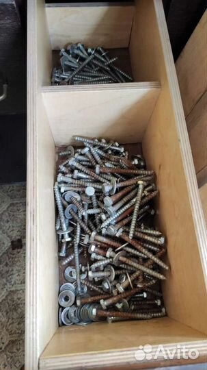 Болт сантехнический