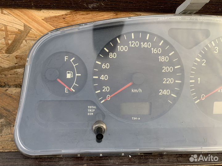 Панель приборов Toyota Avensis 1