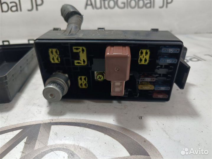 Блок предохранителей под капот Toyota Land Cruiser