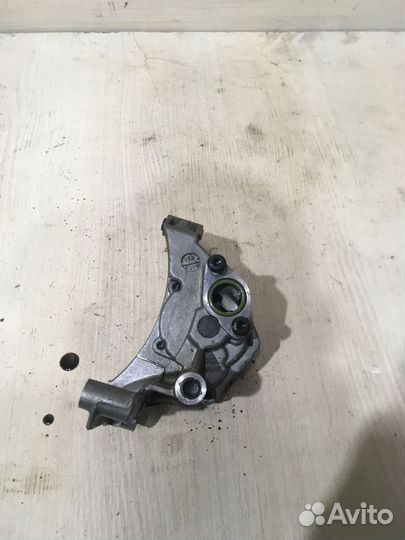 Масляный насос Vw Тоуран 1.9 BKC 038115105C