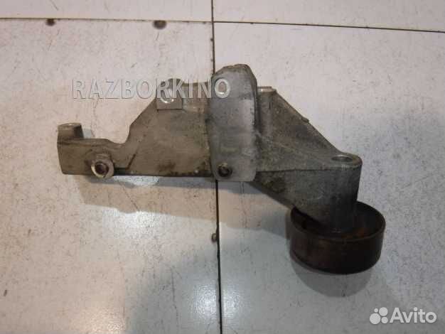 Кронштейн двигателя