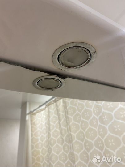 Шкаф с зеркалом в ванную